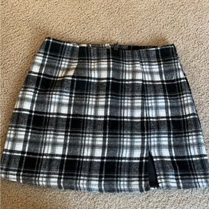 Forever 21 mini skirt with zipper and slit :)